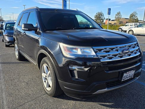 Used 2019 Jeep Grand Cherokee Laredo image 1