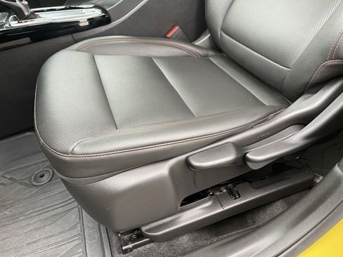 Used 2024 Chevrolet Trax RS w/ Sunroof Package image 15