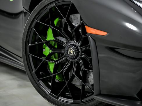 Used 2022 Lamborghini Huracan STO image 4