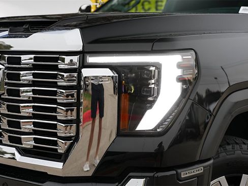 Used 2024 GMC Sierra 3500 Denali w/ Denali Reserve Package image 3