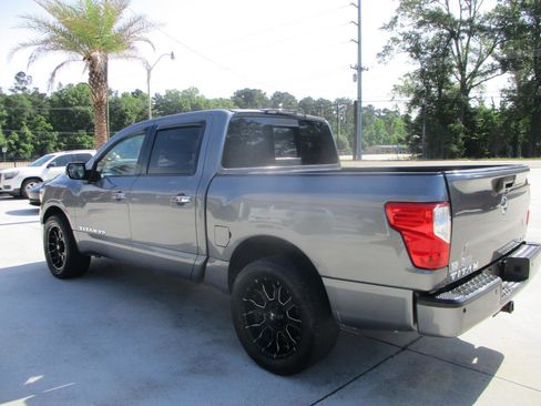 Used 2018 Nissan Titan SV w/ SV Convenience Package RWD image 10