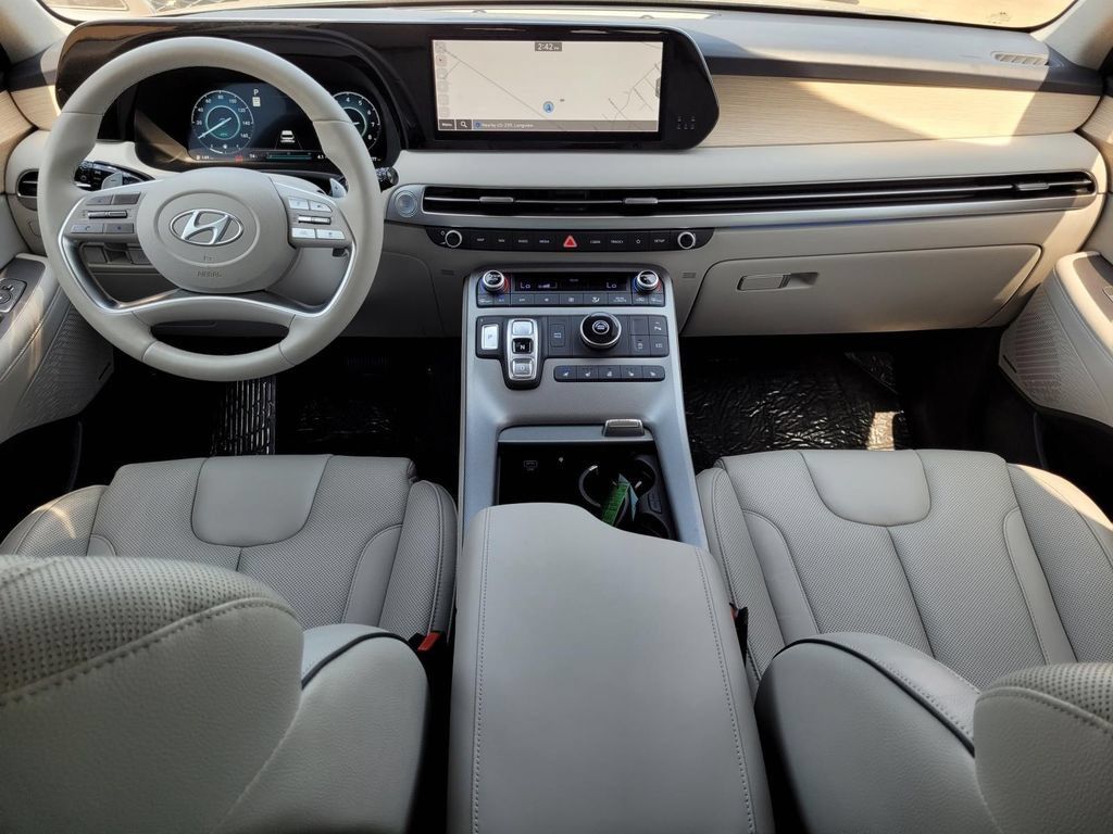 Used 2024 Hyundai Palisade Limited FWD image 17