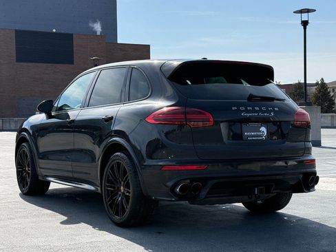 Used 2016 Porsche Cayenne Turbo S image 11