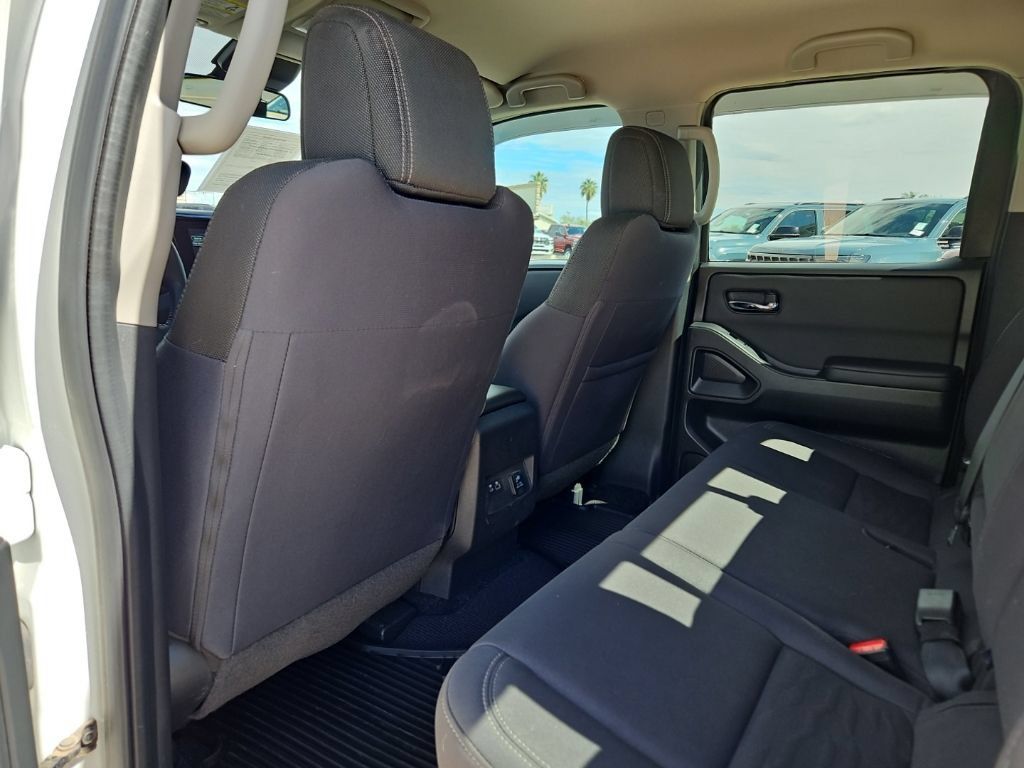 Used 2024 Nissan Frontier SV w/ SV Convenience Package RWD image 17
