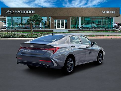 New 2026 Hyundai Elantra Sport image 7