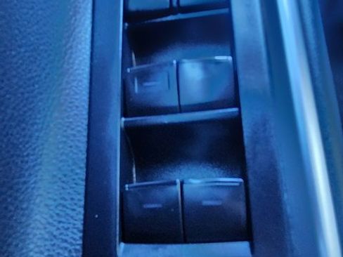 Used 2025 Toyota Highlander XLE image 38