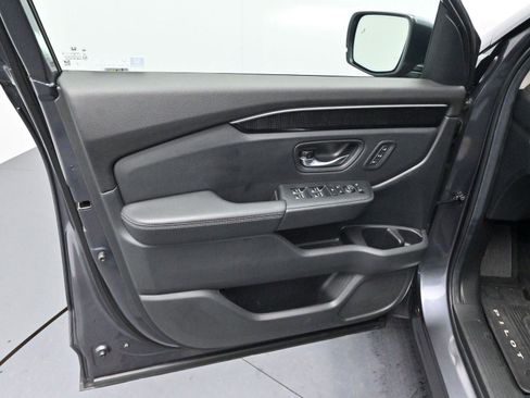 Used 2025 Honda Pilot Elite image 9