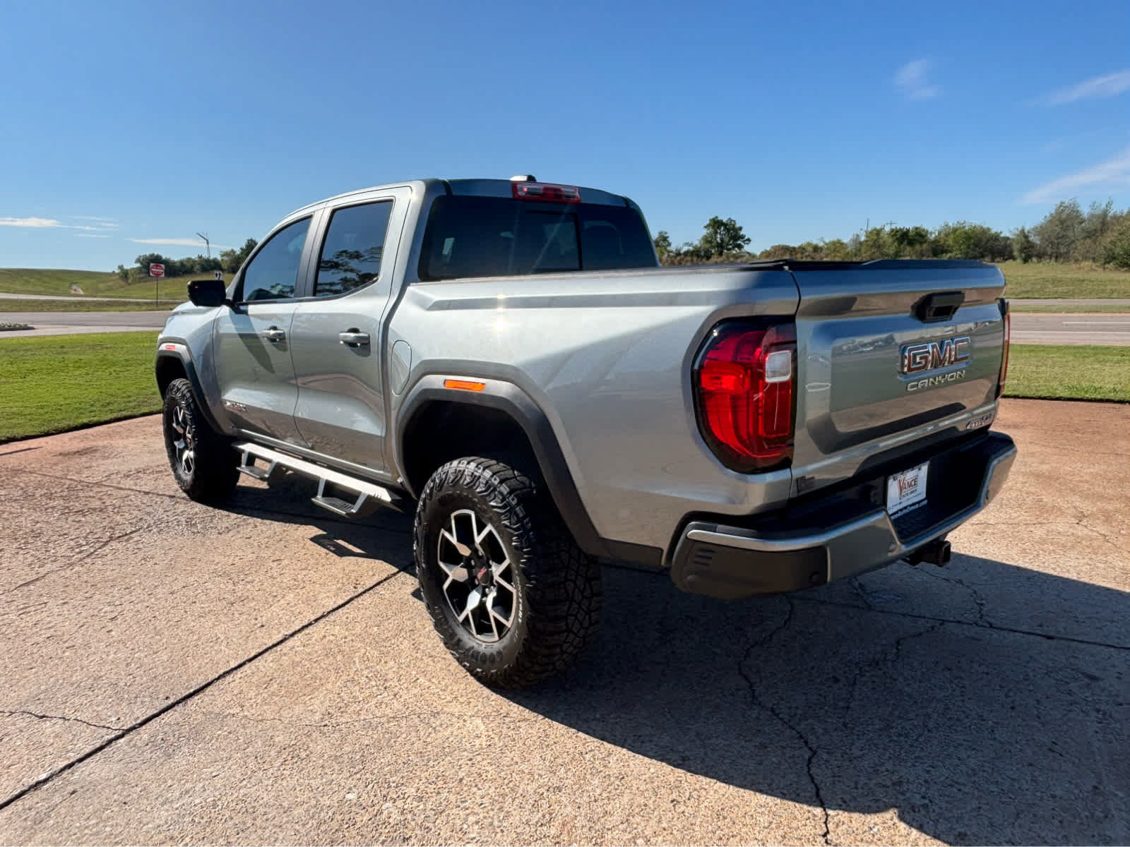 Used 2024 GMC Canyon AT4X AWD/4WD image 5