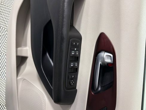 Used 2020 Chrysler Pacifica Limited FWD image 10