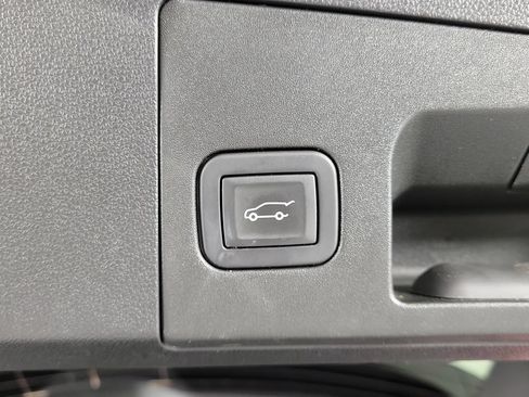 Certified 2025 Cadillac XT4 Premium Luxury FWD image 9