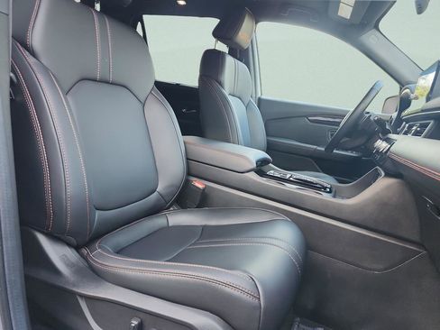 Certified 2025 Honda Pilot TrailSport image 18