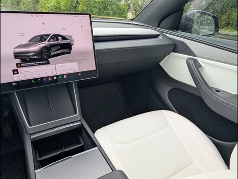 Used 2026 Tesla Model Y Long Range AWD/4WD image 9