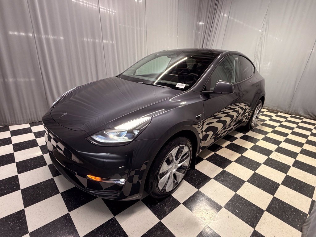 Used 2024 Tesla Model Y Long Range AWD/4WD image 1