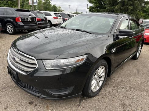 Used 2013 Ford Taurus SE image 2
