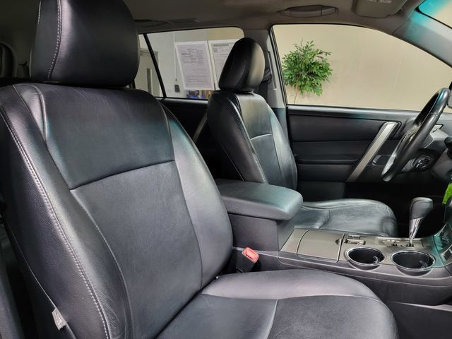 Used 2010 Toyota Highlander SE AWD/4WD image 16