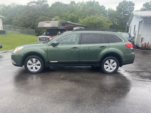 Used 2011 Subaru Outback 2.5i Premium image 8