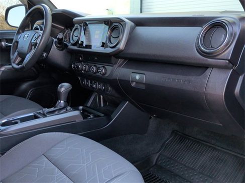 Certified 2019 Toyota Tacoma TRD Sport image 28