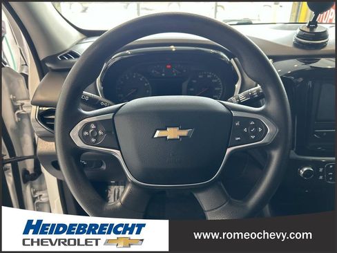 Used 2021 Chevrolet Traverse LS FWD image 18