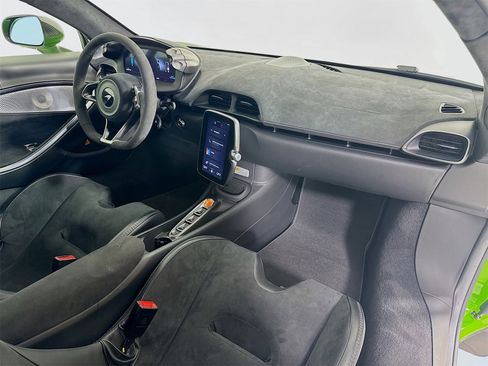 Used 2025 McLaren Artura Performance image 21