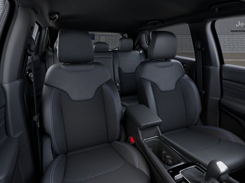 New 2026 Jeep Compass Latitude AWD/4WD image 30