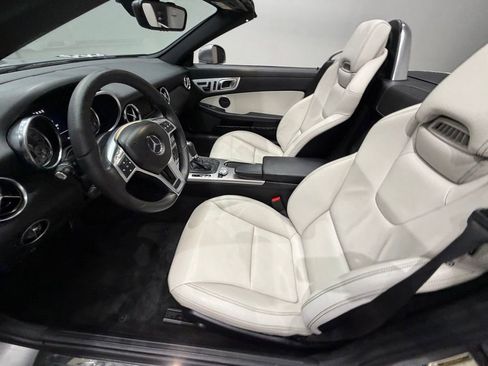 Used 2013 Mercedes-Benz SLK 250 image 28