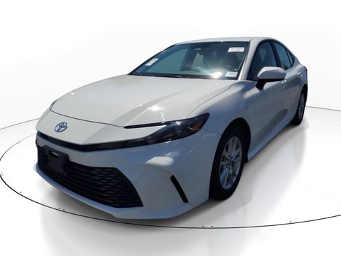 Used 2025 Toyota Camry LE FWD image 2