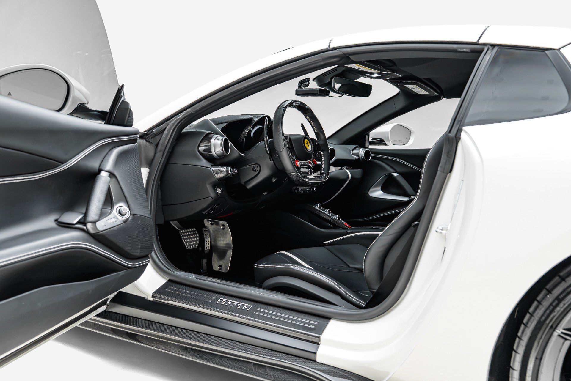 Used 2022 Ferrari 812 GTS RWD image 4