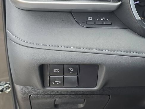 Used 2023 Toyota Highlander XSE FWD image 27