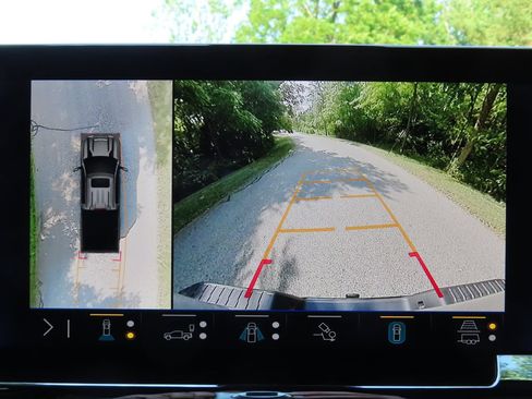 Used 2024 Chevrolet Silverado 2500 ZR2 w/ Technology Package AWD/4WD image 6