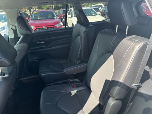 Used 2024 Toyota Grand Highlander XLE image 33
