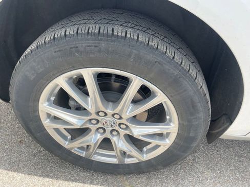 Used 2023 Buick Enclave Essence w/ Experience Buick Package FWD image 9