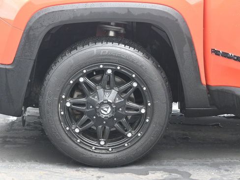 Used 2018 Jeep Renegade Latitude w/ Cold Weather Group image 35