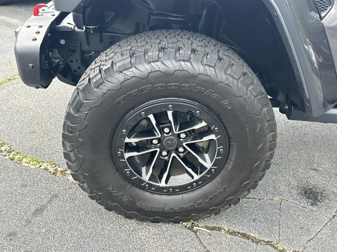 Used 2025 Jeep Wrangler Unlimited Rubicon AWD/4WD image 13