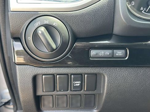 Used 2019 Nissan Titan SV AWD/4WD image 32