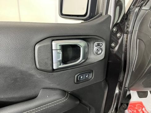 Used 2021 Jeep Wrangler Unlimited Sahara w/ Dual Top Group AWD/4WD image 16