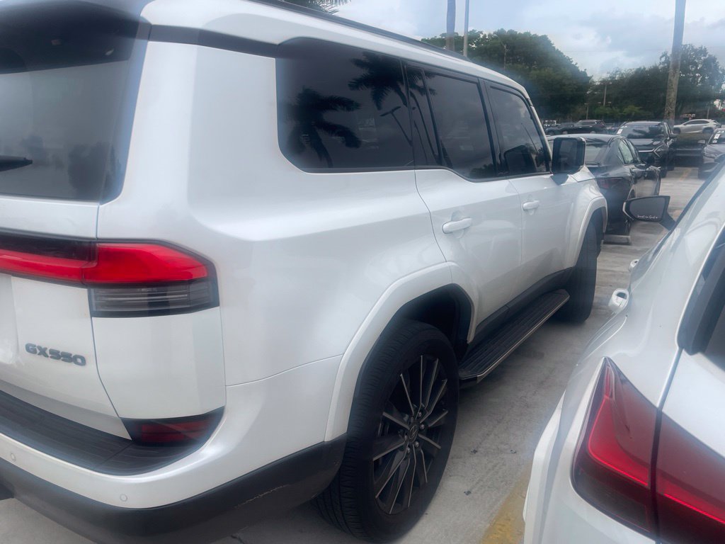 Used 2025 Lexus GX 550 w/ Accessory Package (Z1) AWD/4WD image 3