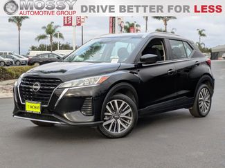 Used 2024 Nissan Kicks SV image 1