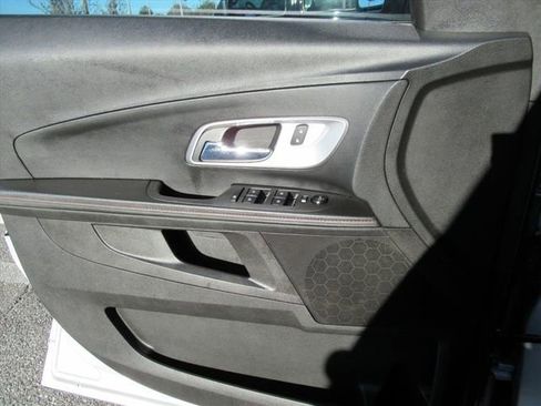 Used 2015 Chevrolet Equinox LT w/ Driver Convenience Package image 18