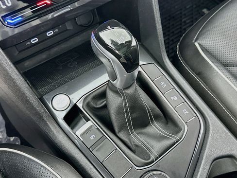 Used 2022 Volkswagen Tiguan SEL R-Line AWD/4WD image 17