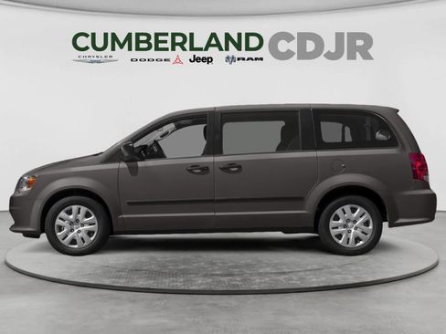 Used 2019 Dodge Grand Caravan SE FWD image 3