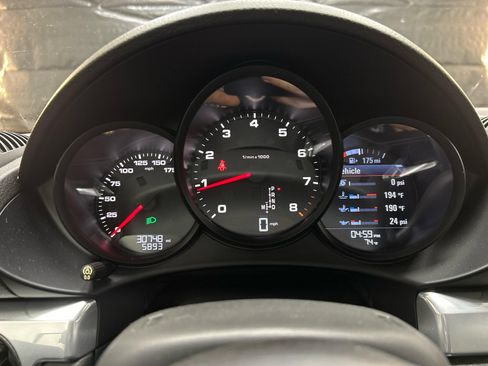 Used 2018 Porsche 718 Cayman RWD image 15