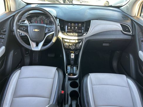 Used 2020 Chevrolet Trax Premier image 12