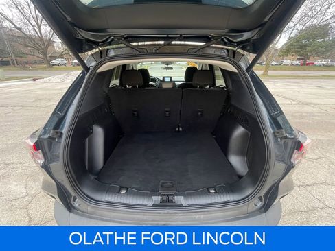 Used 2022 Ford Escape SE w/ SE Sport Appearance Package image 28