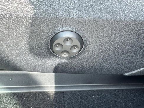 Certified 2025 Mercedes-Benz GLC 350e GLC 350e image 32