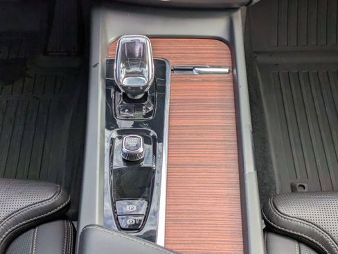 Used 2023 Volvo XC60 B5 Ultimate w/ Protection Package Premier image 20