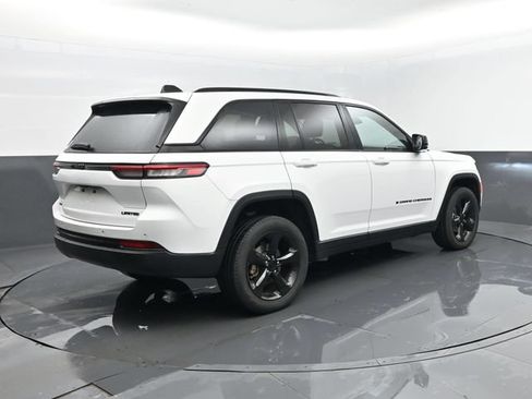 Used 2023 Jeep Grand Cherokee Limited w/ Black Appearance Package AWD/4WD image 23