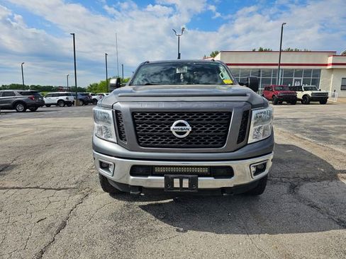 Used 2019 Nissan Titan SV w/ SV Convenience Package AWD/4WD image 2