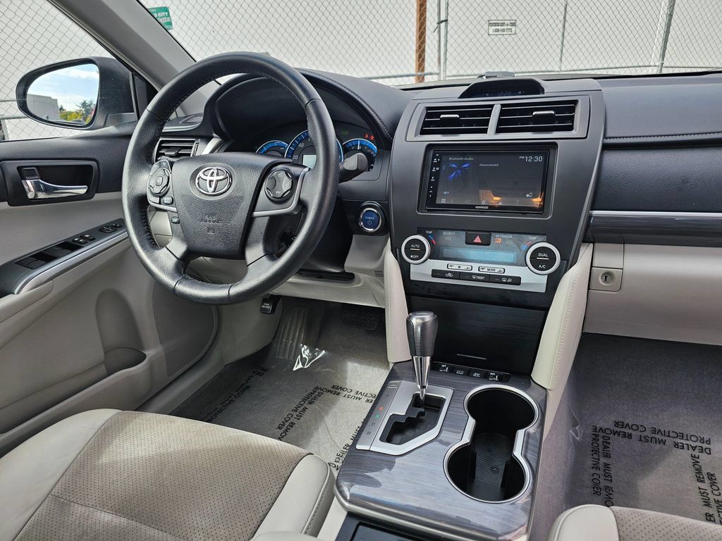 Used 2014 Toyota Camry XLE w/ Leather Package FWD image 11