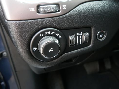 Used 2020 Jeep Cherokee Limited w/ Trailer Tow Group AWD/4WD image 16