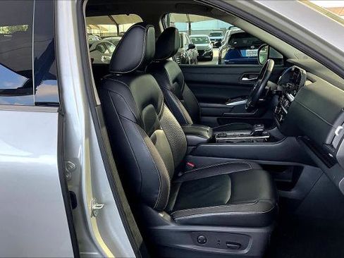 Certified 2023 Nissan Pathfinder SL w/ SL Premium Package image 8